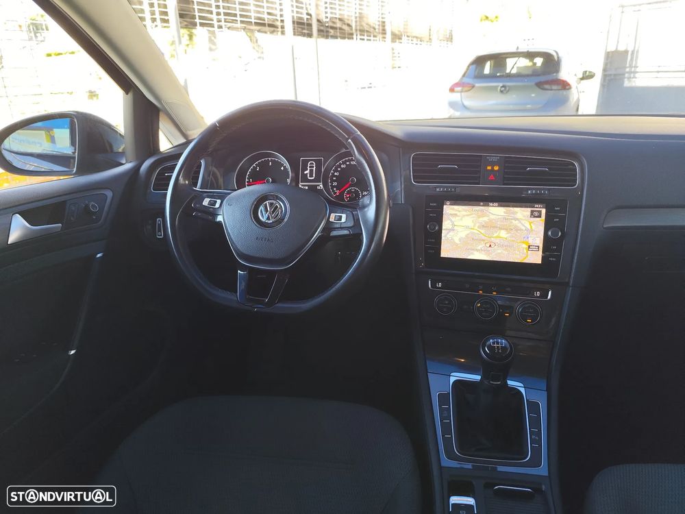VW Golf Variant 1.6 TDi Confortline - 23