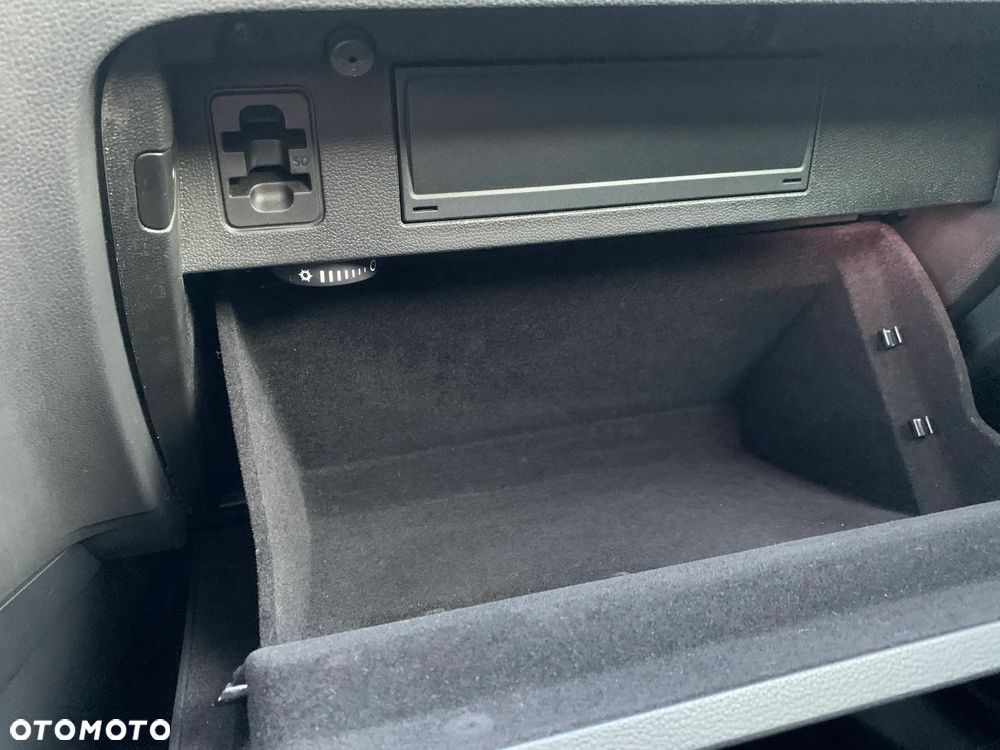 Volkswagen Passat 1.5 TSI EVO Elegance DSG - 28