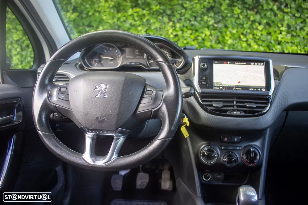 Peugeot 208 1.5 BlueHDi Signature - 15