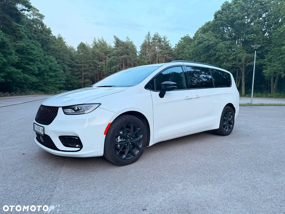 Chrysler Pacifica - 1