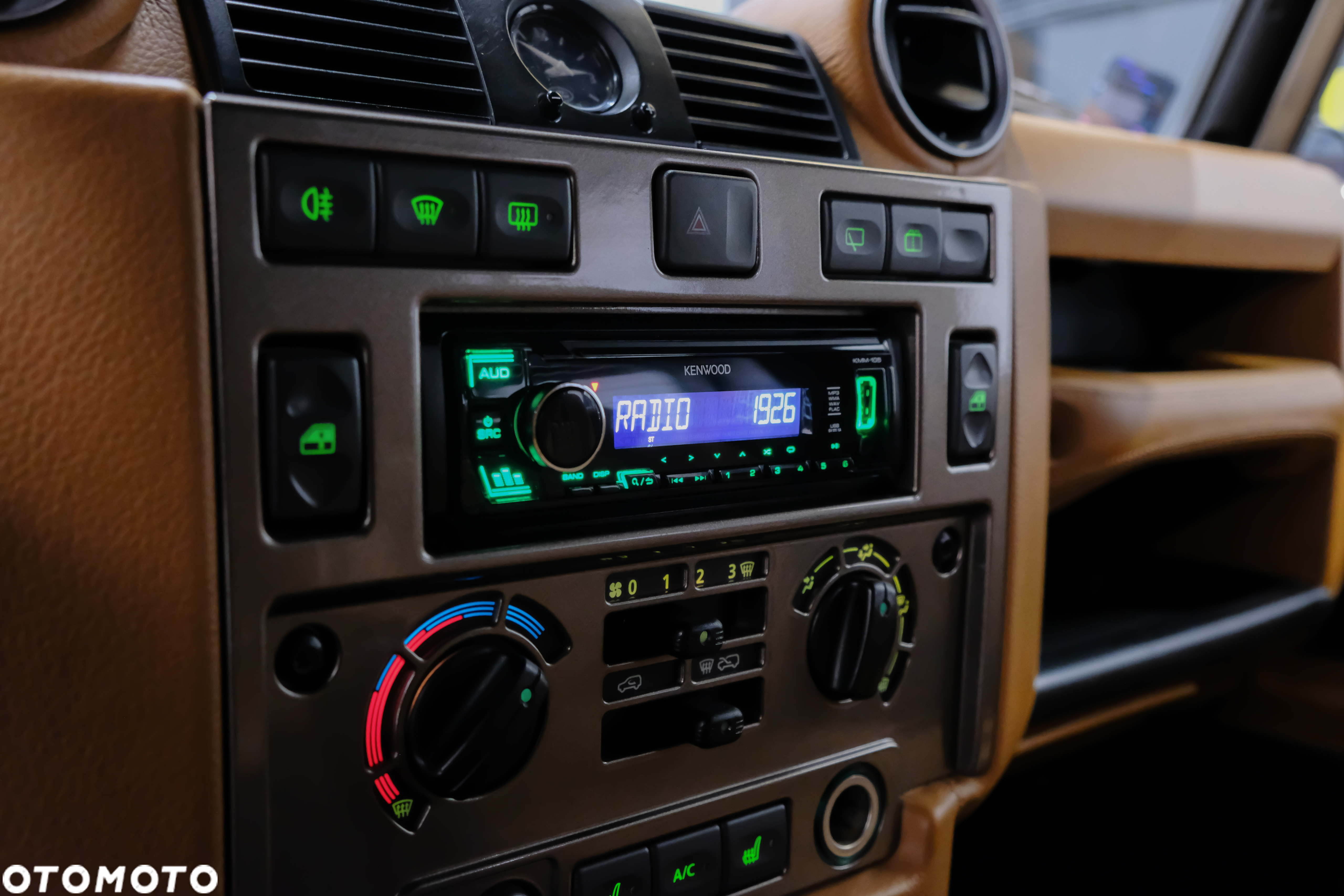 Land Rover Defender 110 2.2 TD4 SE - 22