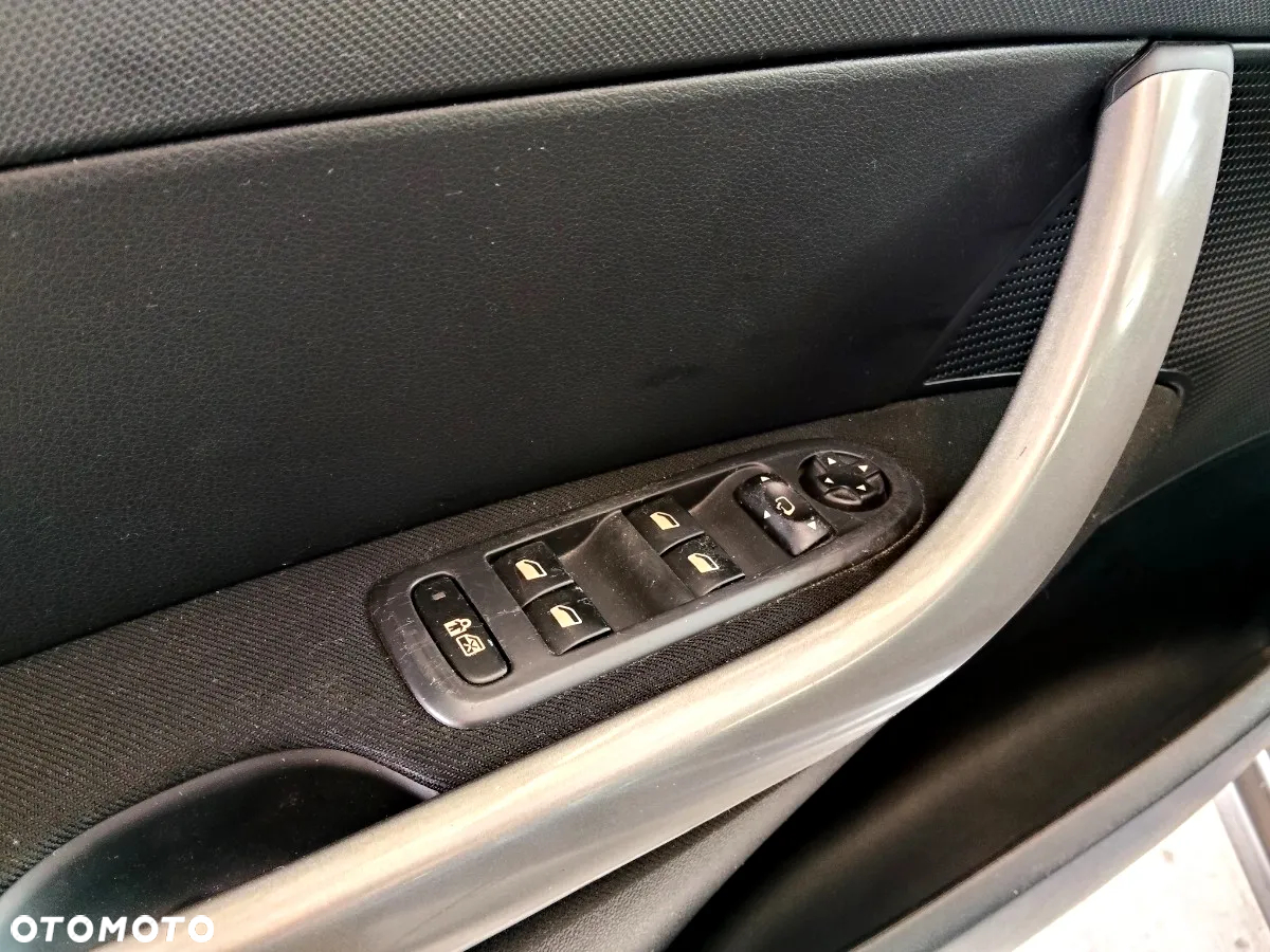 Peugeot 308 1.6 Premium - 12