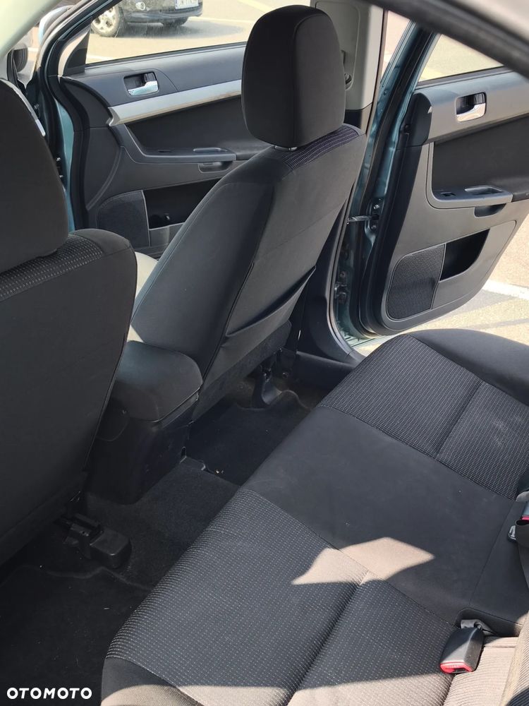 Mitsubishi Lancer - 9