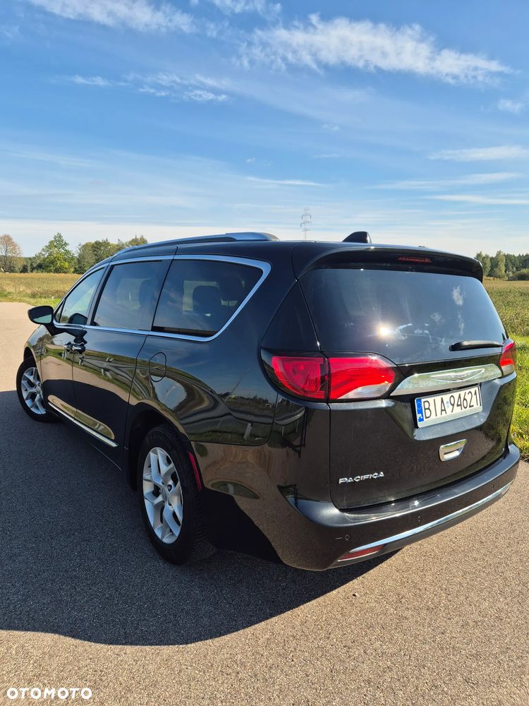 Chrysler Pacifica - 3