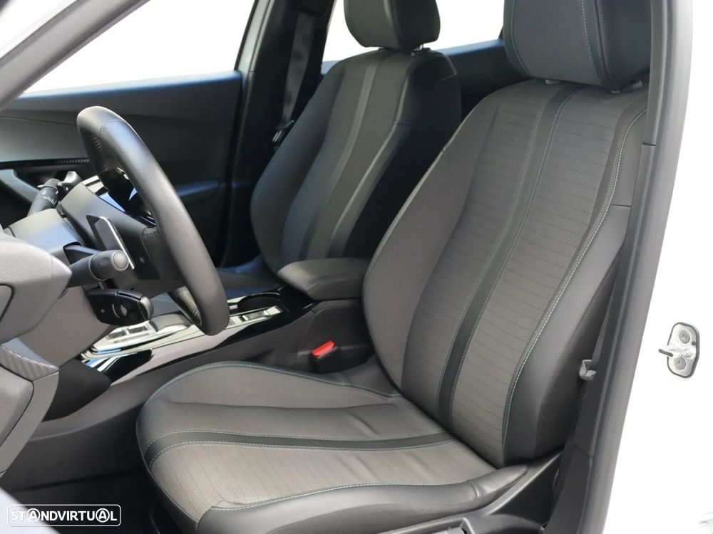 Peugeot 2008 1.2 PureTech Allure EAT8 - 23