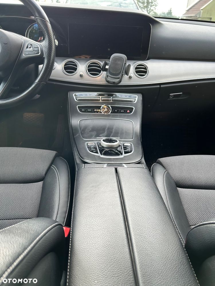 Mercedes-Benz Klasa E 220 d 9G-TRONIC - 11