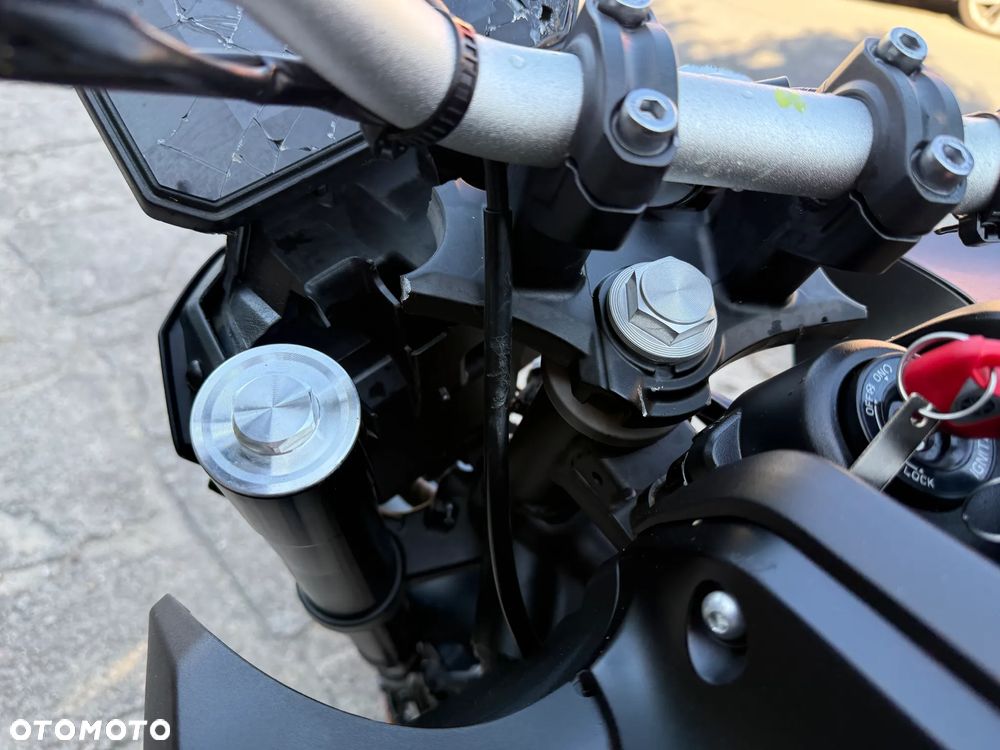 Yamaha MT - 28