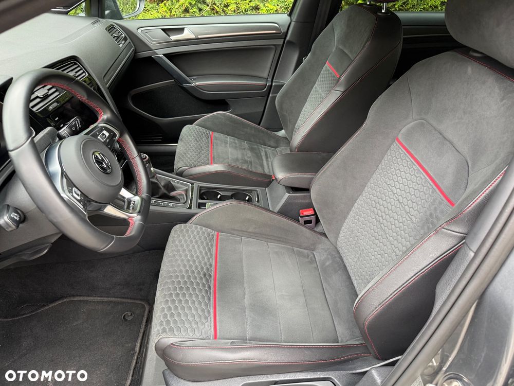 Volkswagen Golf - 21