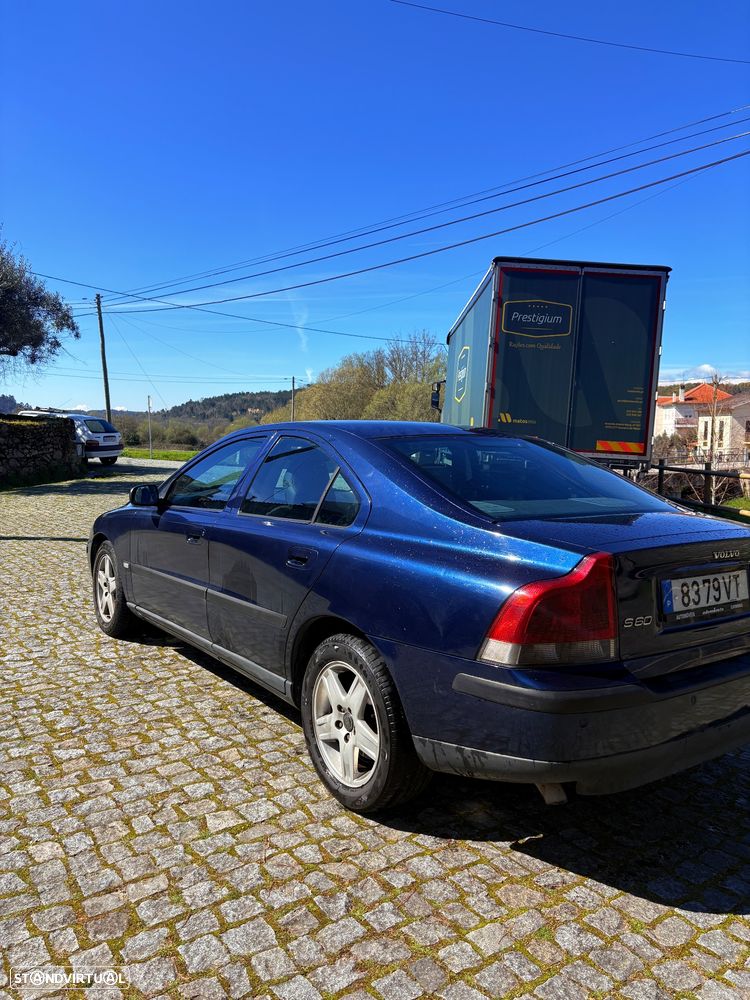 Volvo S60 2.4 D5 - 4