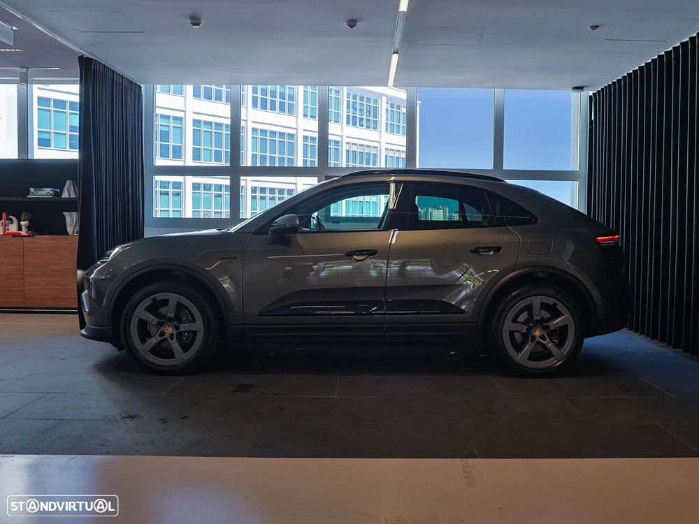 Porsche Macan Electric 4 - 9