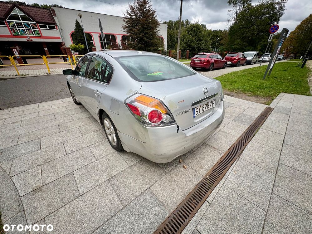 Nissan Altima - 7