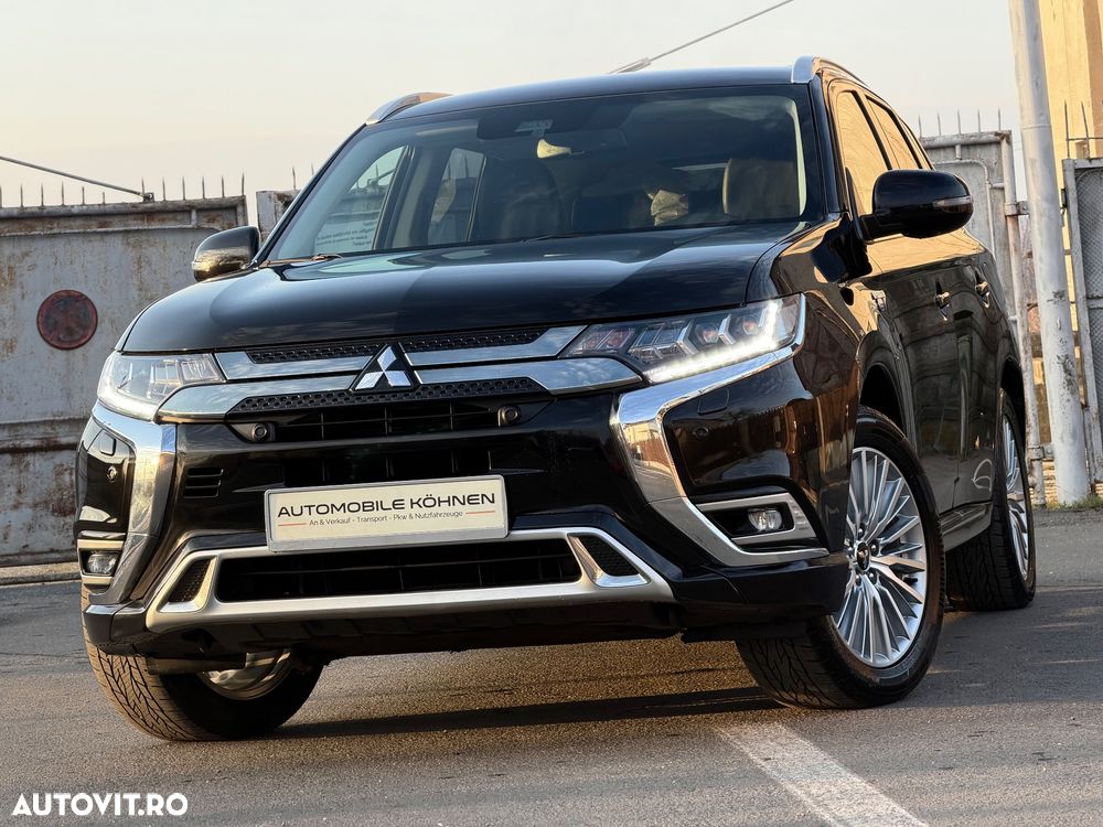 Mitsubishi Outlander 2.4 4WD Plug-In Hybrid Top - 32