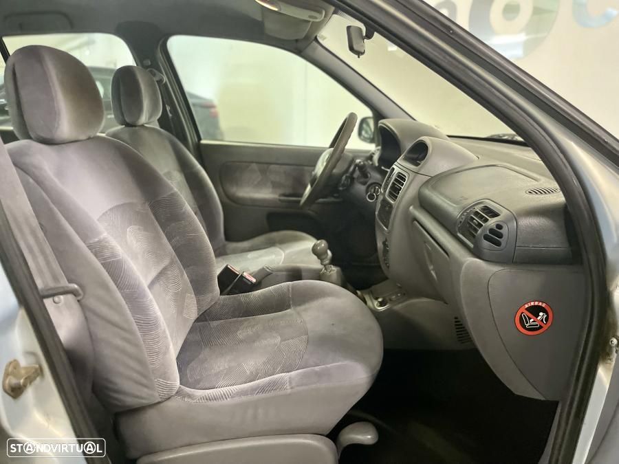 Renault Clio 1.2 RXE - 15