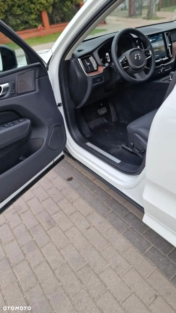 Volvo XC 60 B5 B AWD Plus Dark - 8