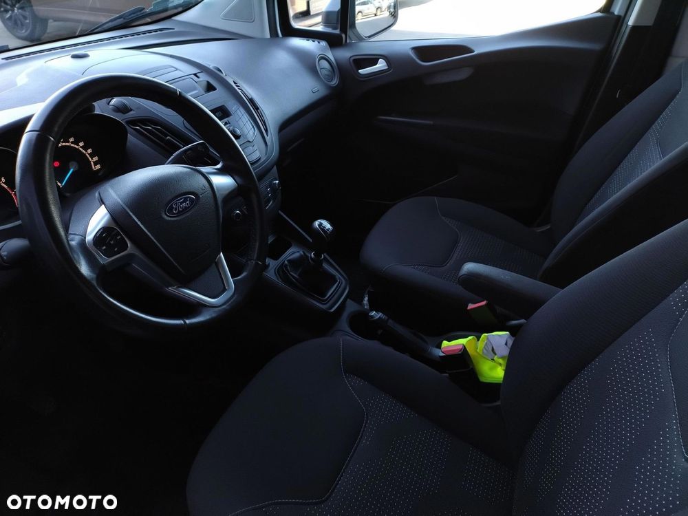 Ford Transit Courier - 9