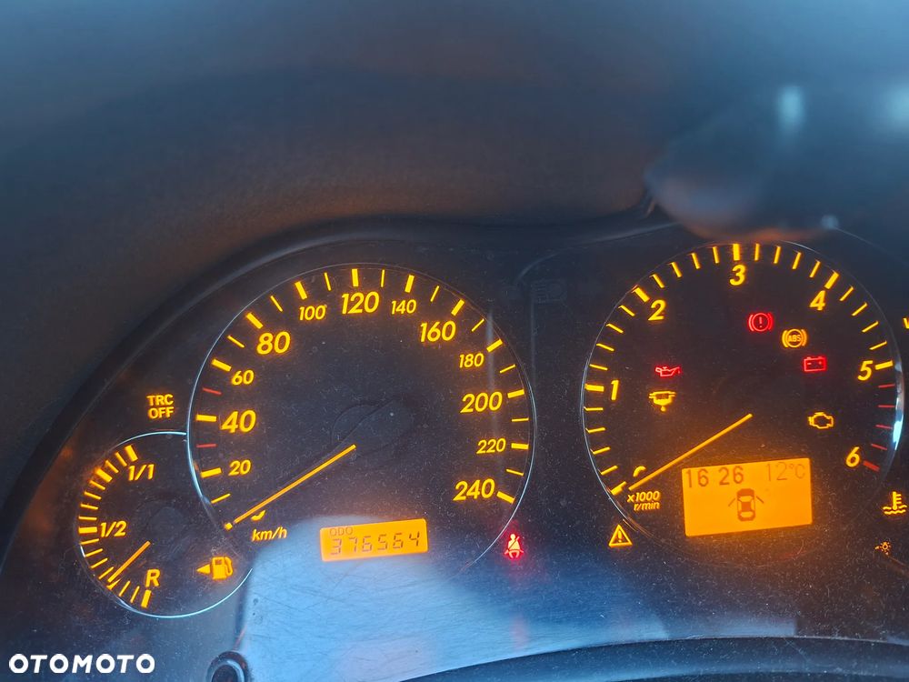Toyota Avensis - 8