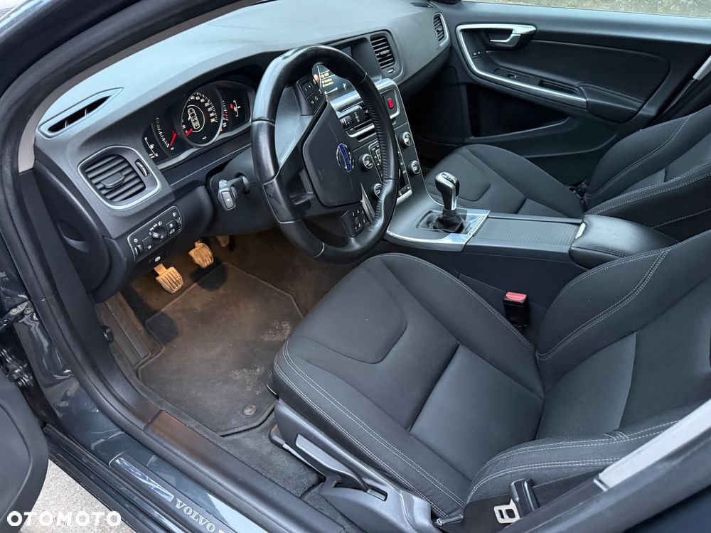 Volvo V60 D2 Momentum - 25