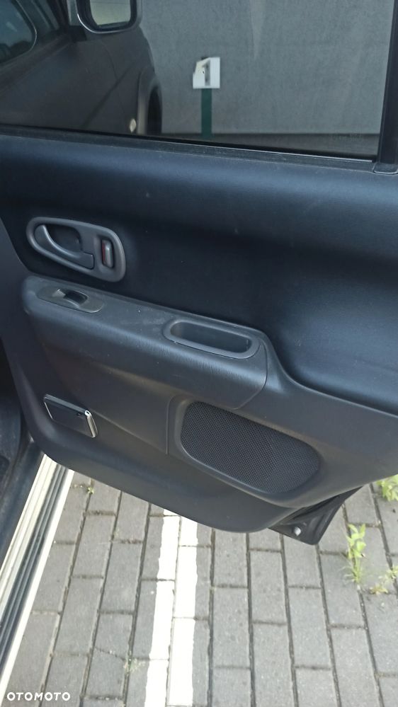 Mitsubishi Pajero Sport - 13