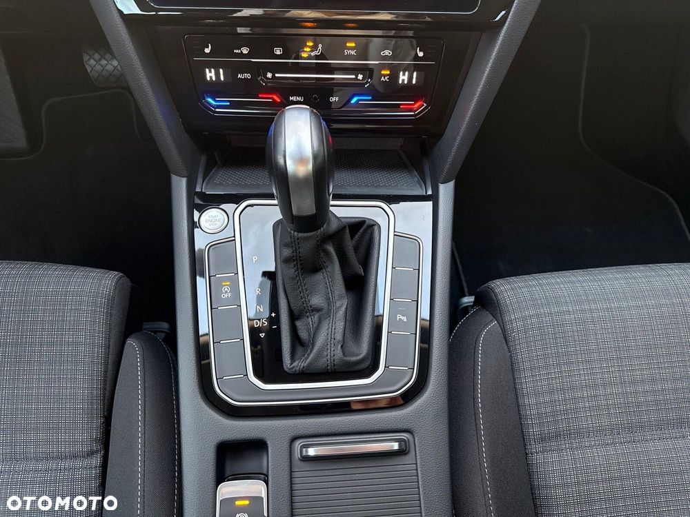 Volkswagen Passat Variant 2.0 TSI Business DSG - 16