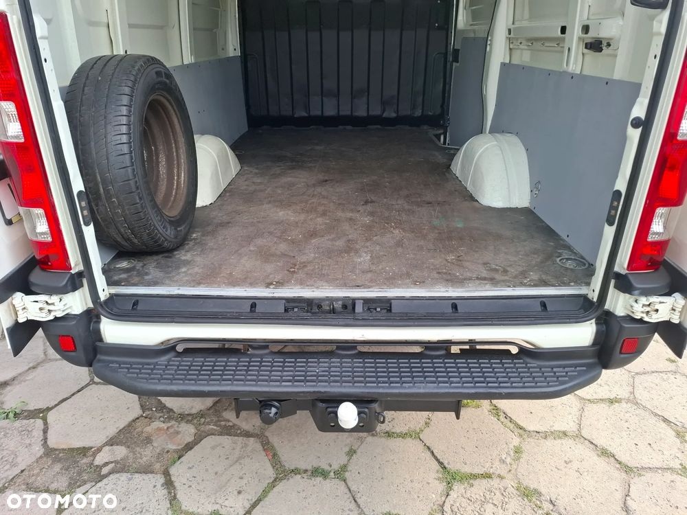 Iveco Daily 35S13 L2H2 ŚREDNIAK Klima HAK 3500KG - 32