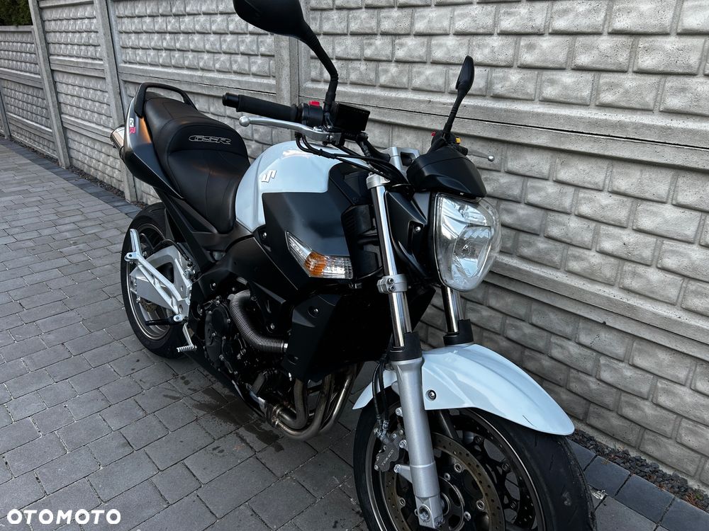 Suzuki GSR - 7