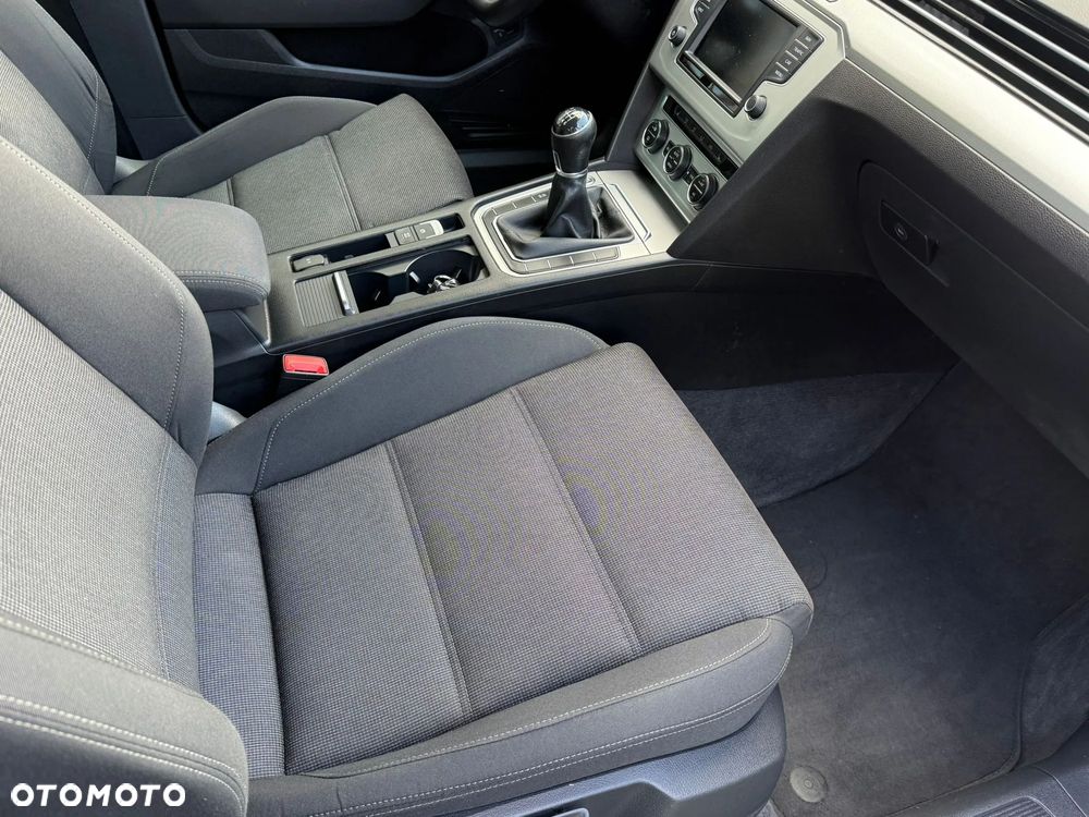 Volkswagen Passat 1.6 TDI (BlueMotion Technology) Comfortline - 19