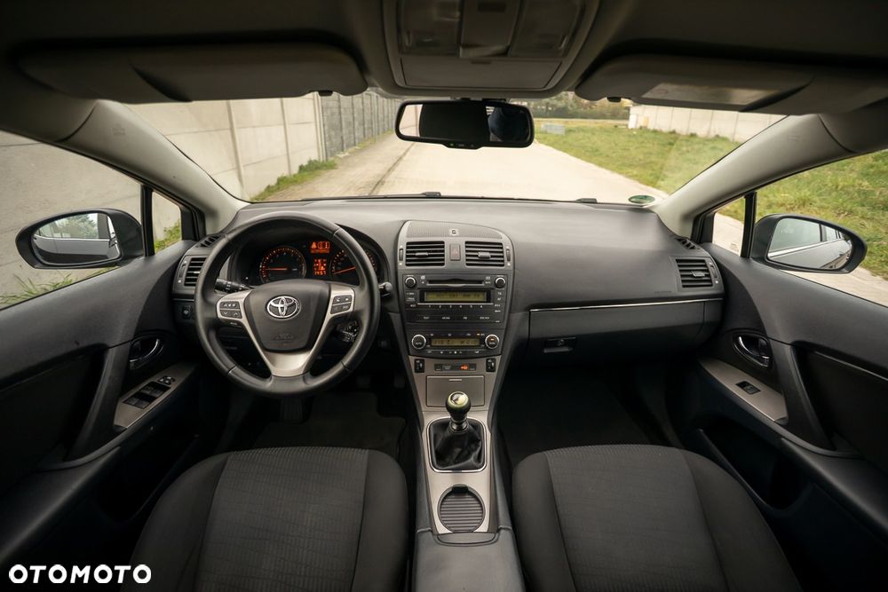 Toyota Avensis 1.8 Comfort - 27
