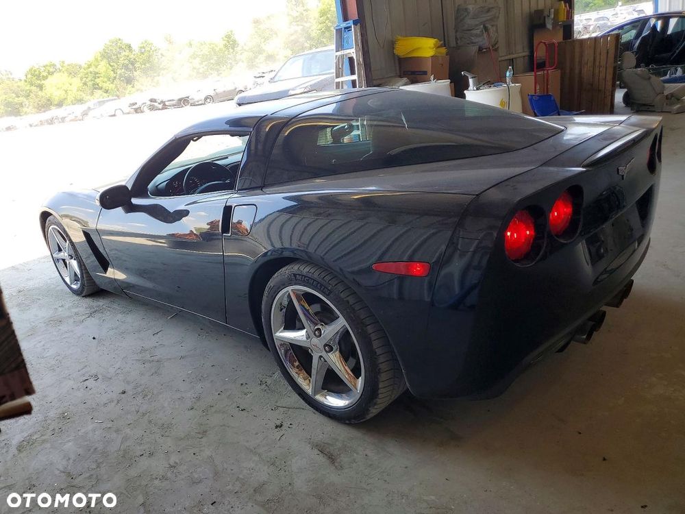 Chevrolet Corvette - 3