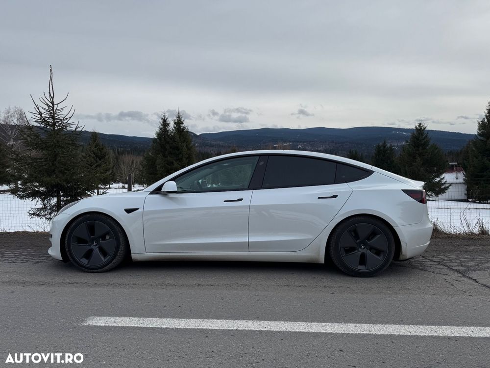 Tesla Model 3 - 4