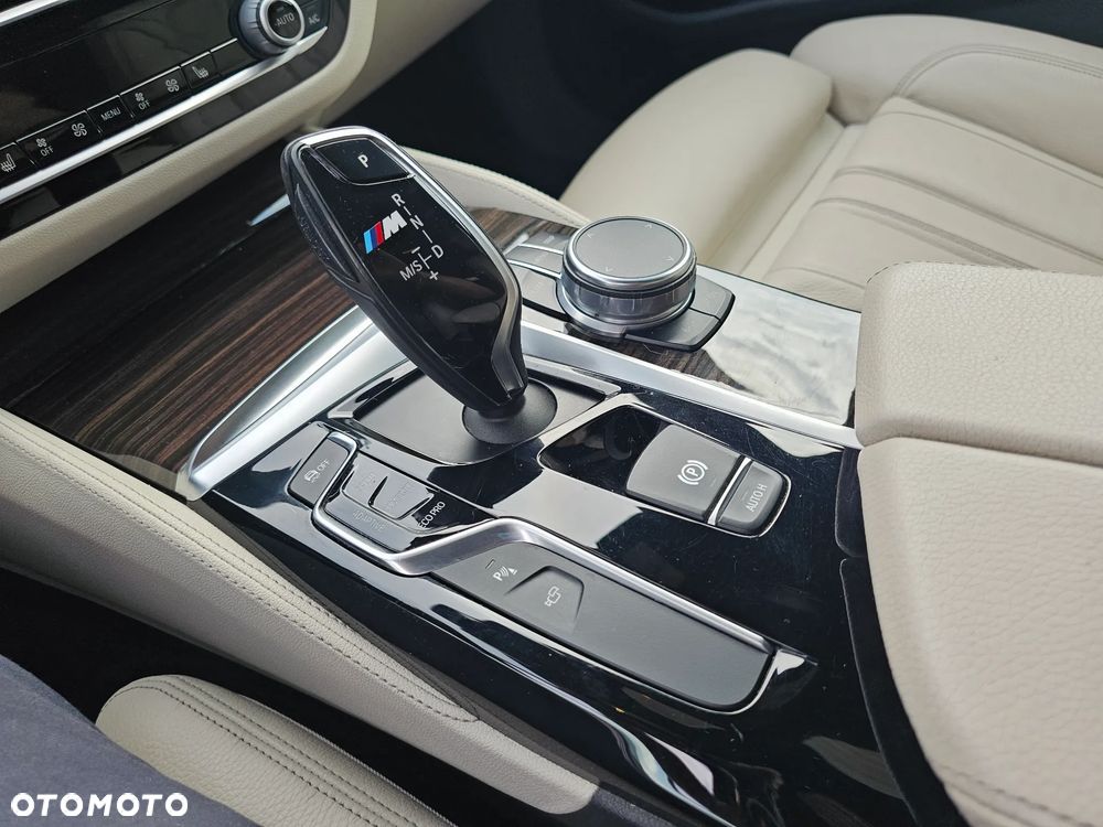 BMW Seria 5 540i xDrive M Sport sport - 17