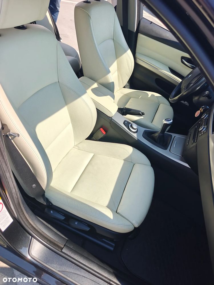 BMW Seria 3 325xi - 14