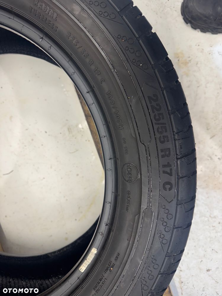 G-2972 225/55R17C 109/107H  CONTINENTAL VANCONTACT 200 - 4