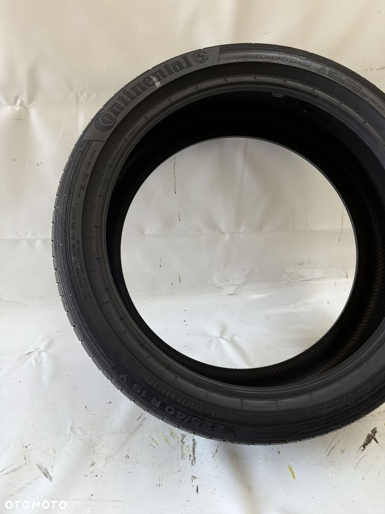 225/40/19 Continental ContiSportContact 5 SSR RSC 89Y - 2