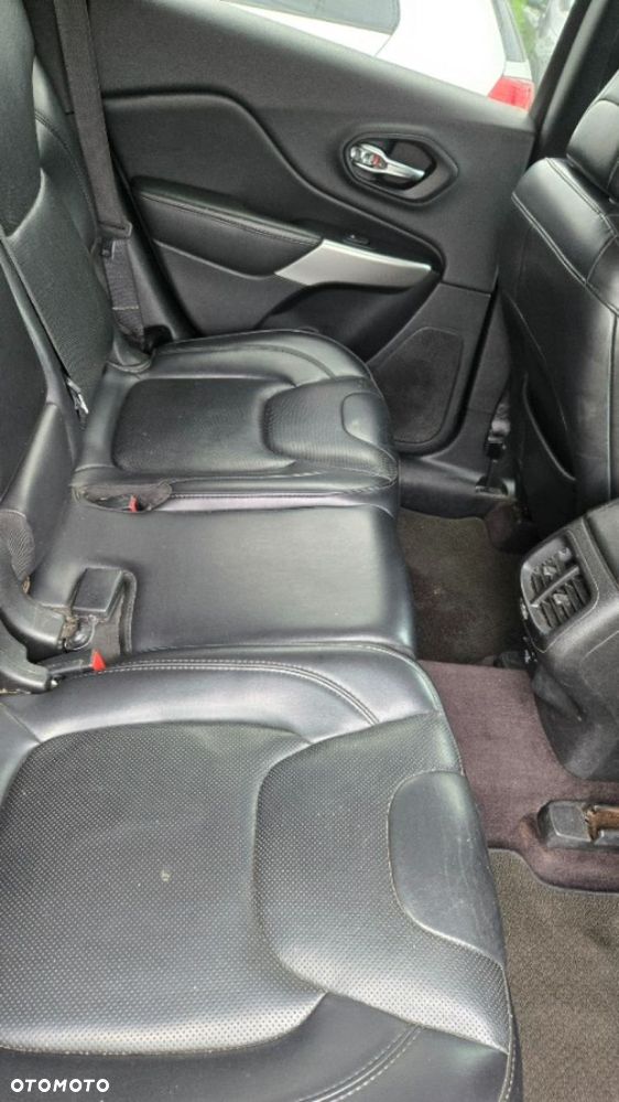 Jeep Cherokee - 20