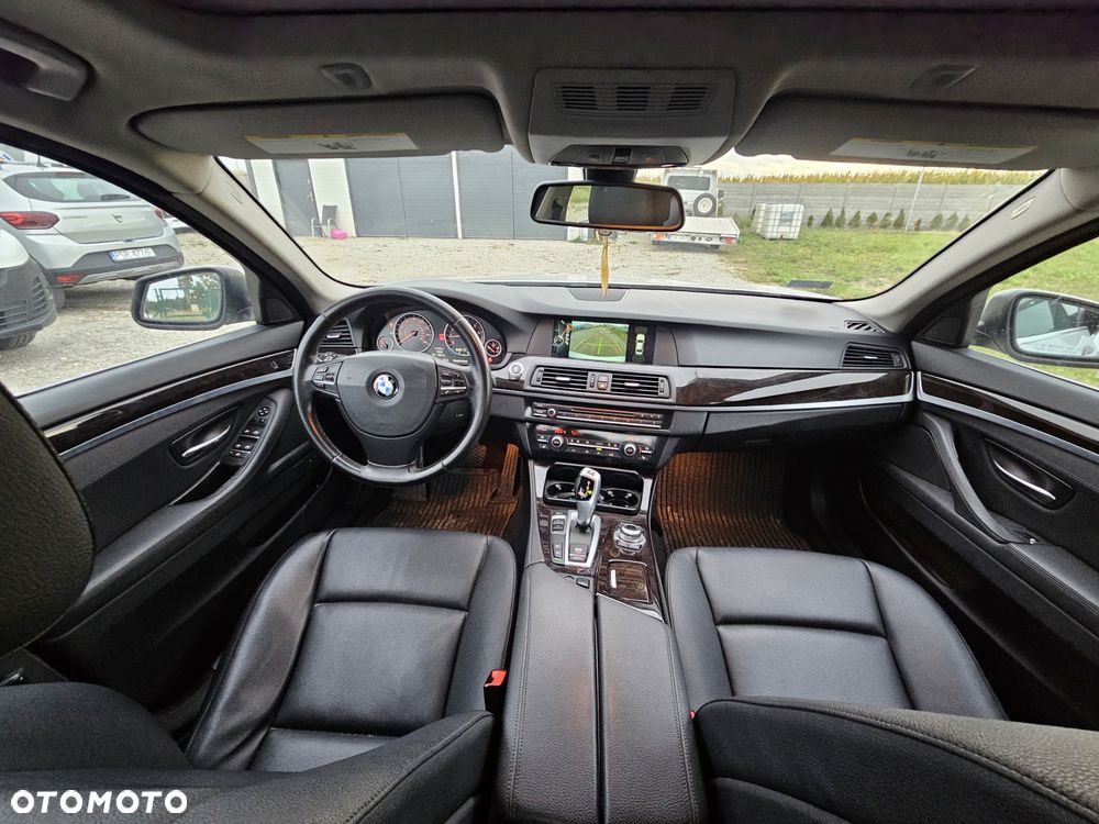 BMW Seria 5 528i xDrive Luxury Line - 30