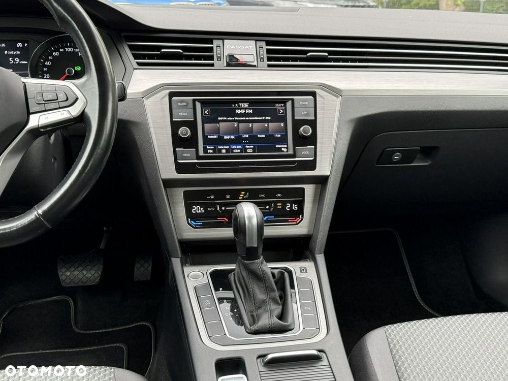 Volkswagen Passat - 21