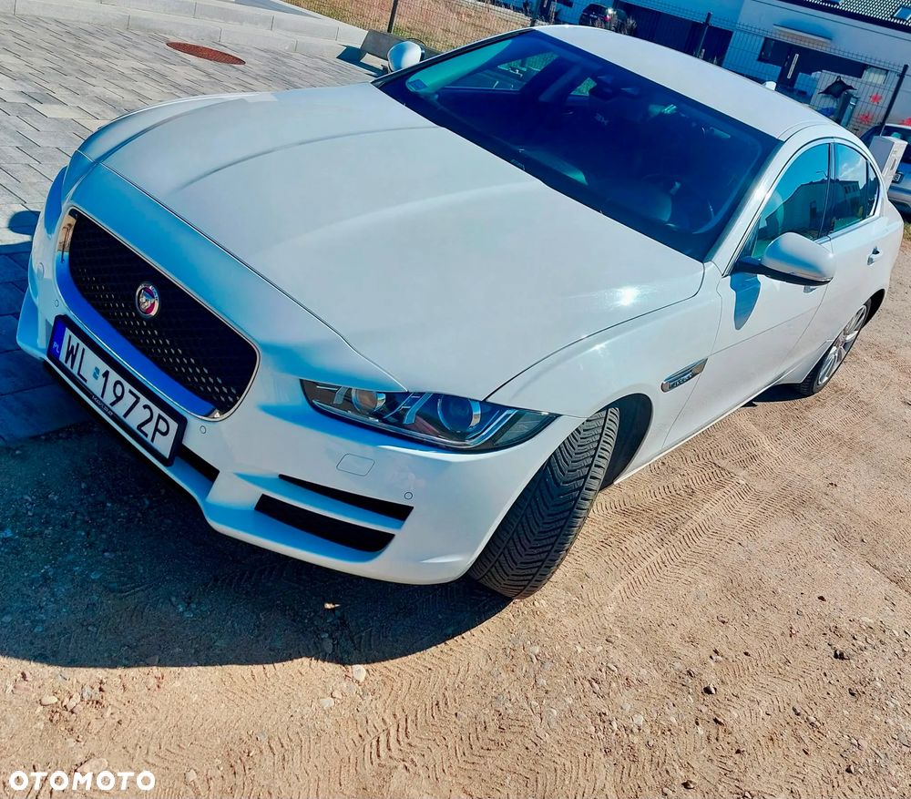 Jaguar XE 2.0 D Prestige - 8
