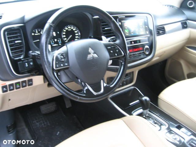 Mitsubishi Outlander 2.0 Intense + SDA 4WD CVT - 31