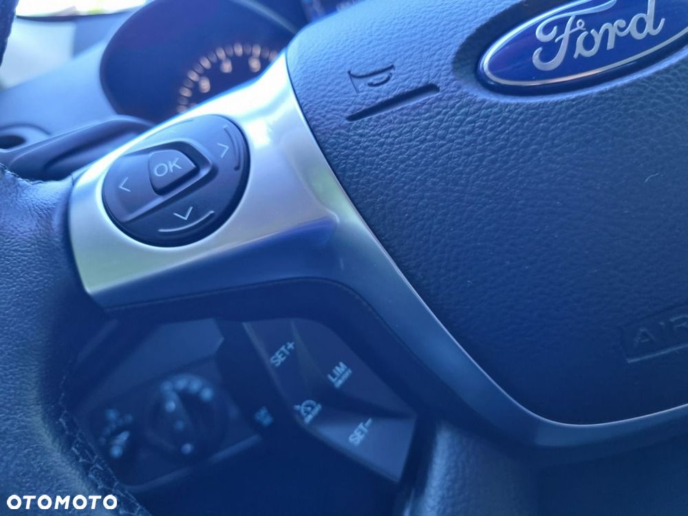 Ford Kuga 1.5 EcoBoost 2x4 Titanium - 16