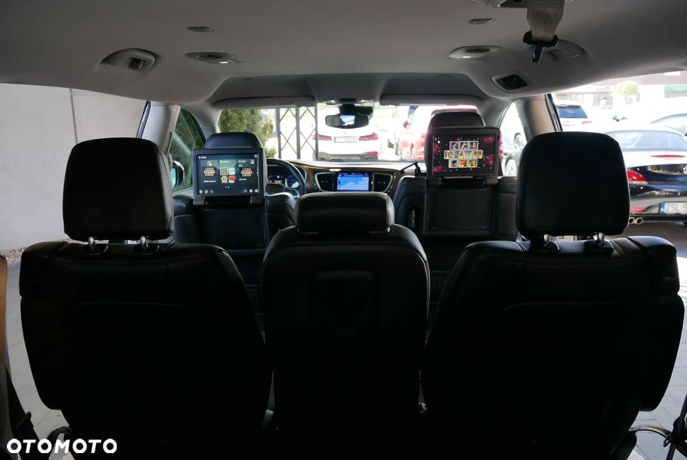 Chrysler Pacifica - 22