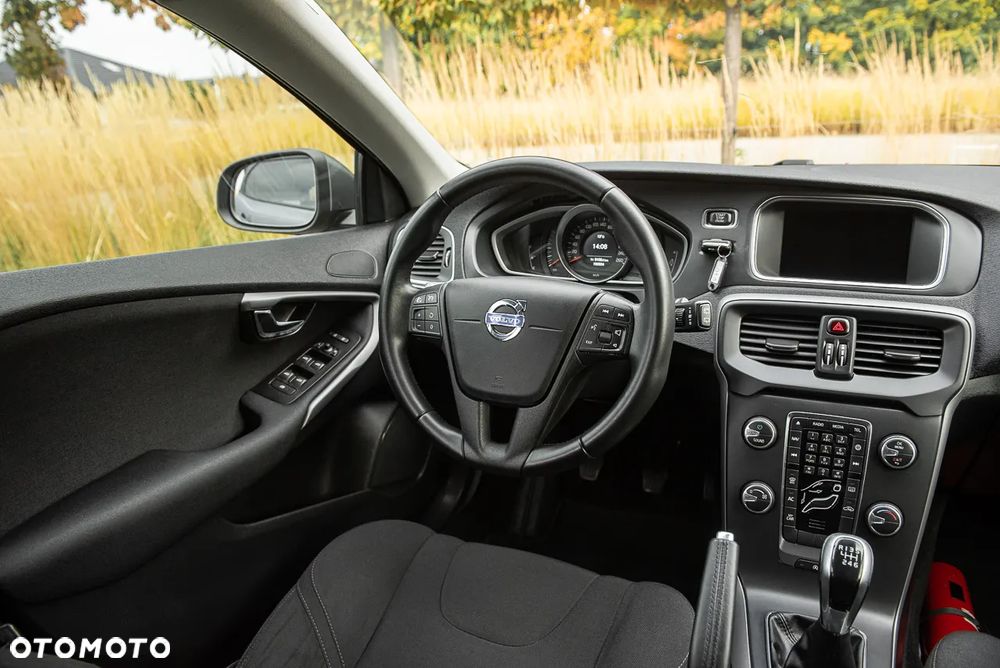Volvo V40 D2 Momentum - 26