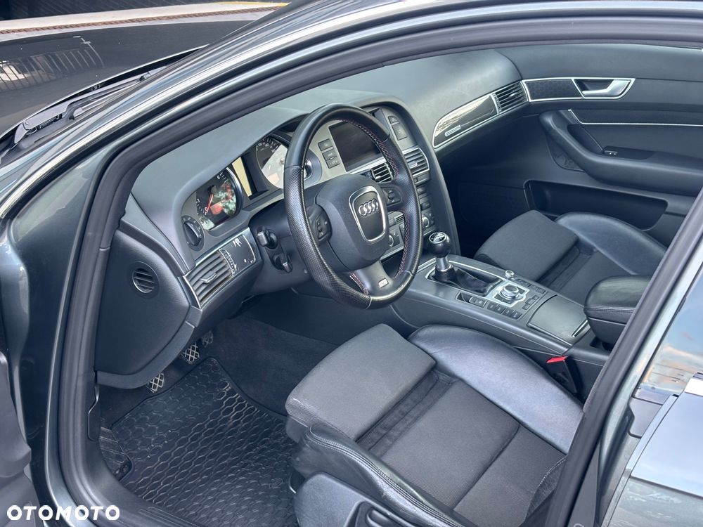 Audi A6 Avant 2.4 - 25