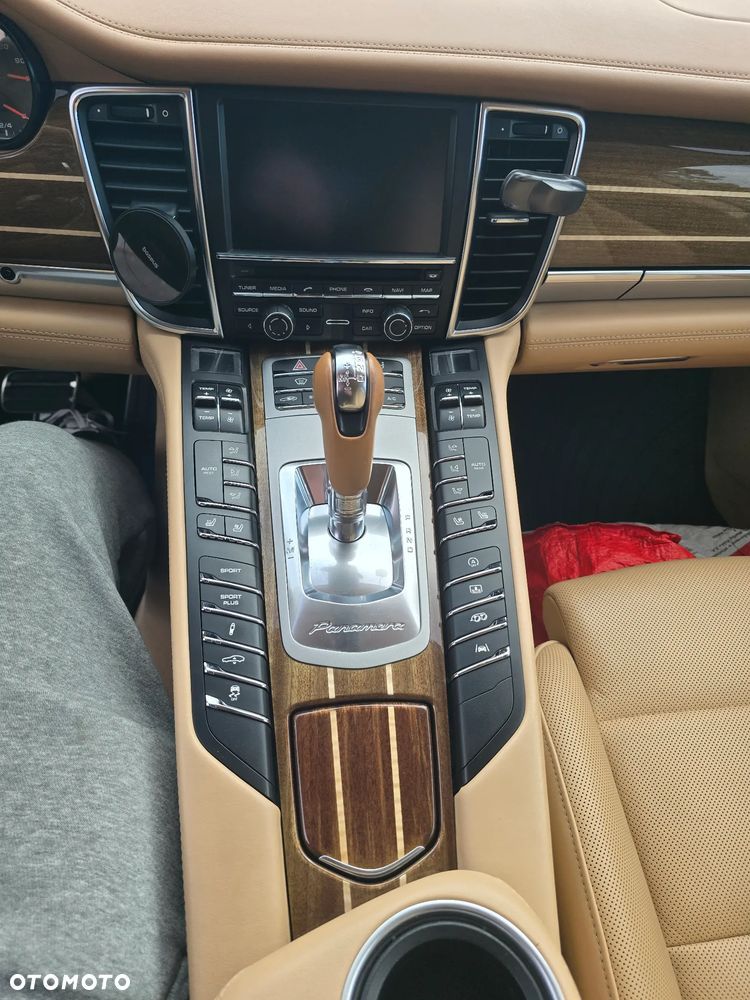 Porsche Panamera Turbo - 24