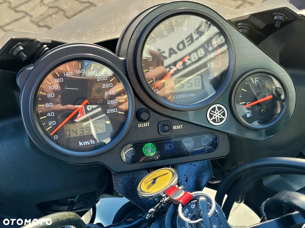 Yamaha FZS - 9