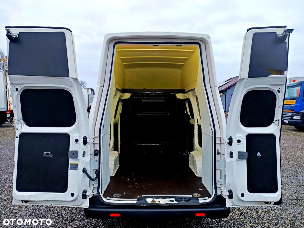 Nissan ENV 200 Maxi - 9