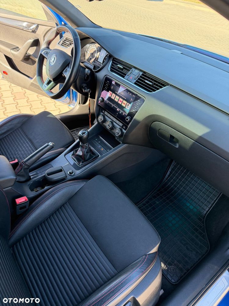 Skoda Octavia 2.0 TDI RS - 10