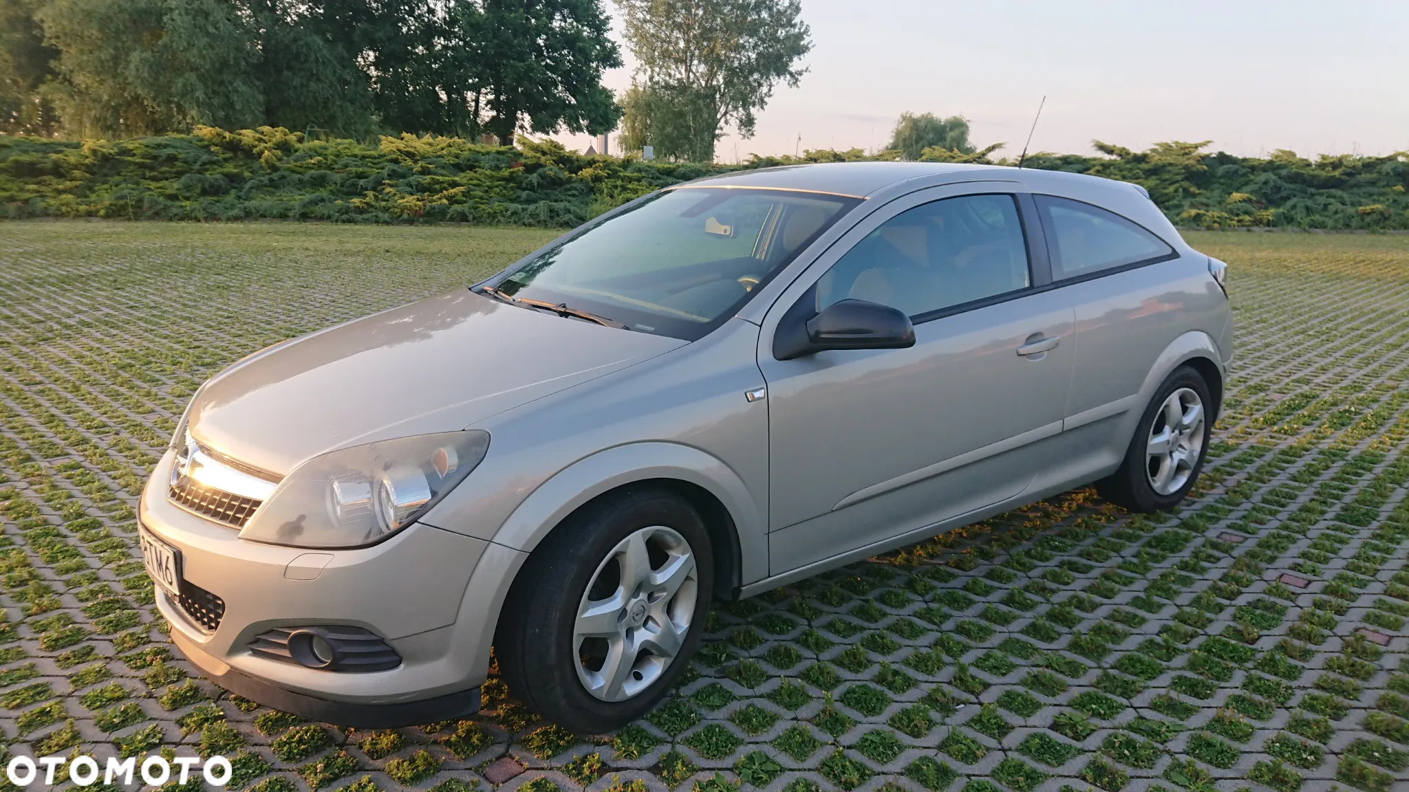 Opel Astra GTC 1.4 - 4