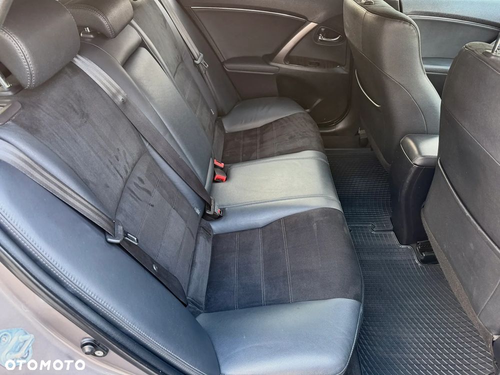 Toyota Avensis 2.0 D-4D Premium - 20