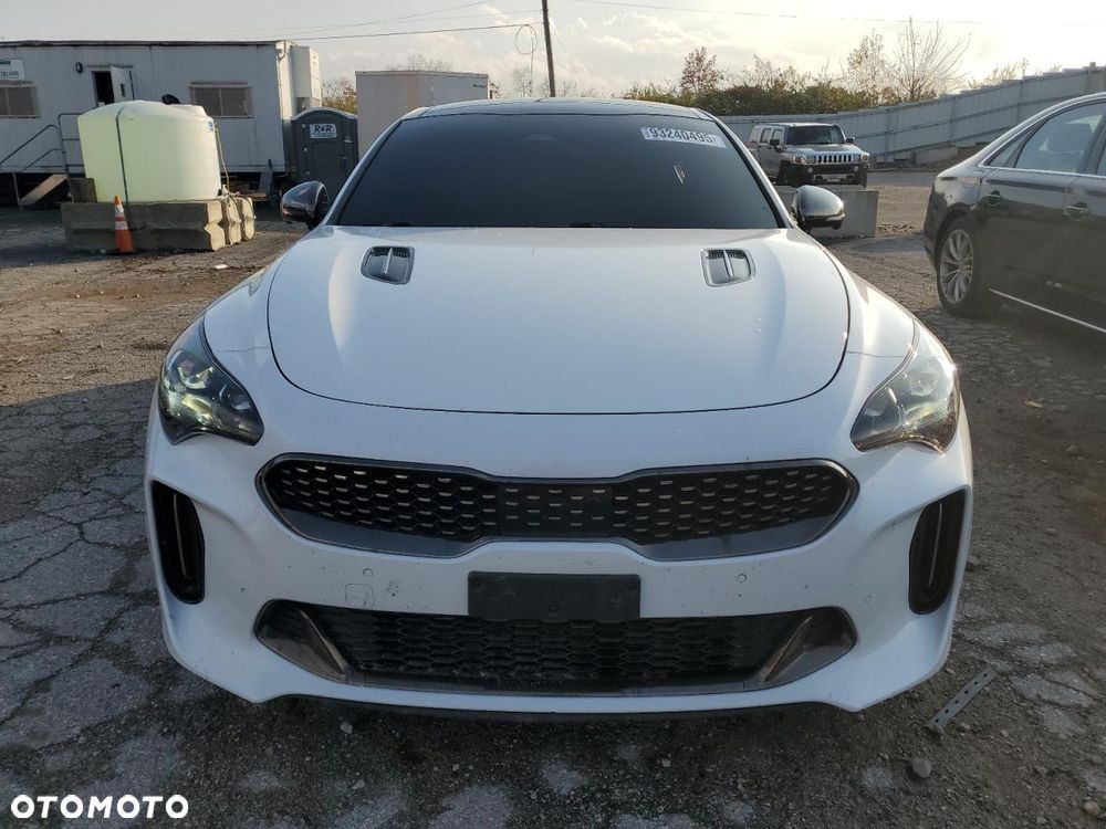 Kia Stinger - 6