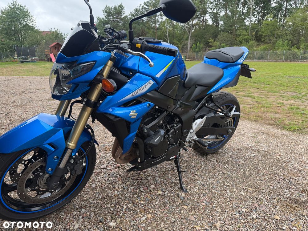 Suzuki GSR - 2